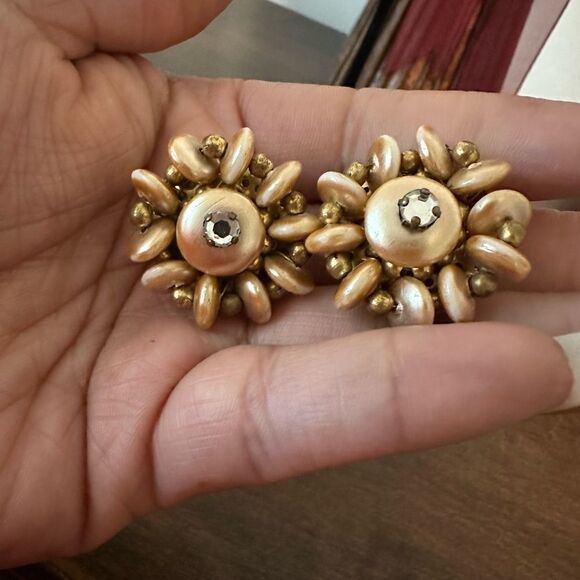 Vintage Clip Earrings Original by Robert gold tone - Picture 3 of 5